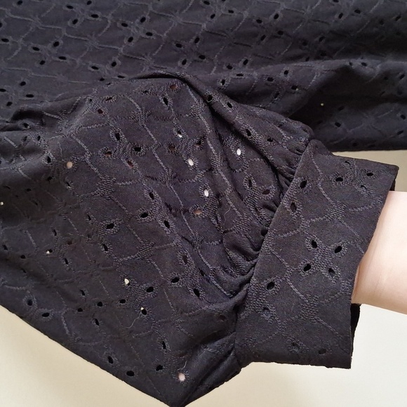 3/$20 Kim & Cami Black Eyelet Blouse Size Large - Picture 7 of 7